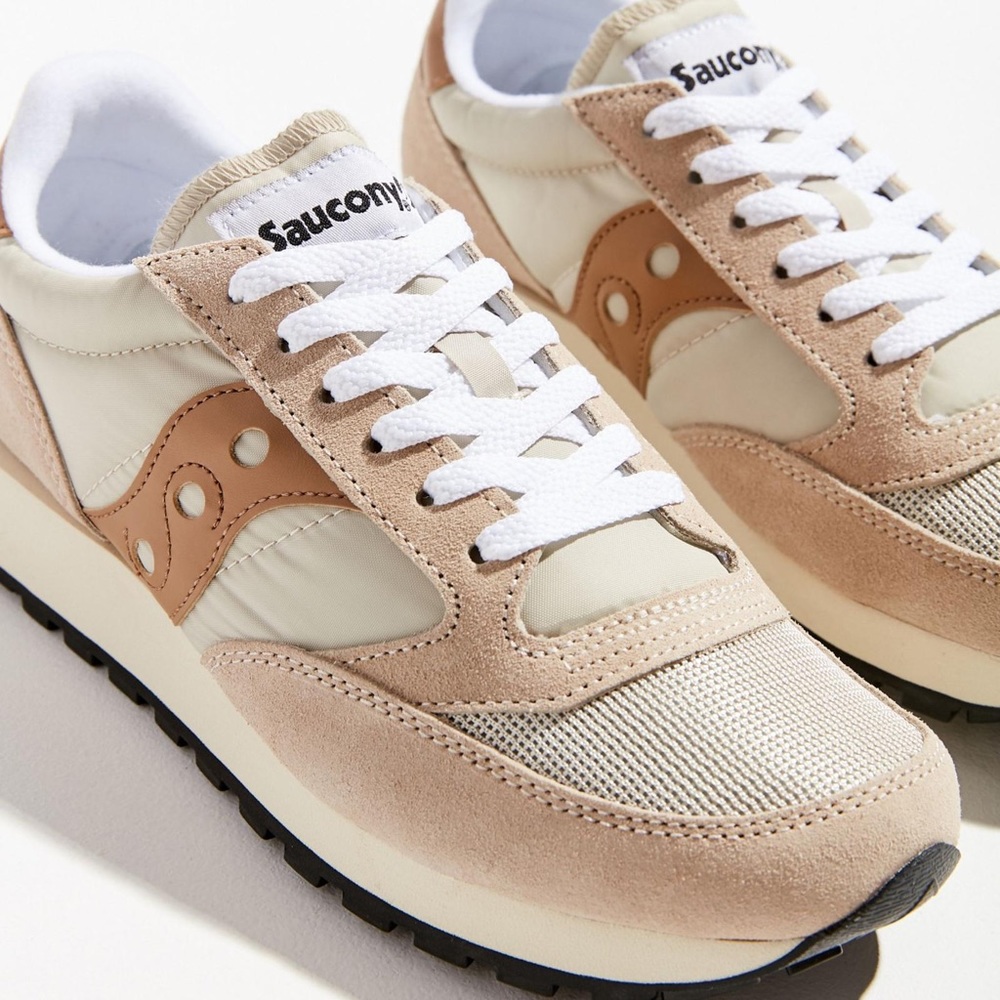 All neutral Sauconys